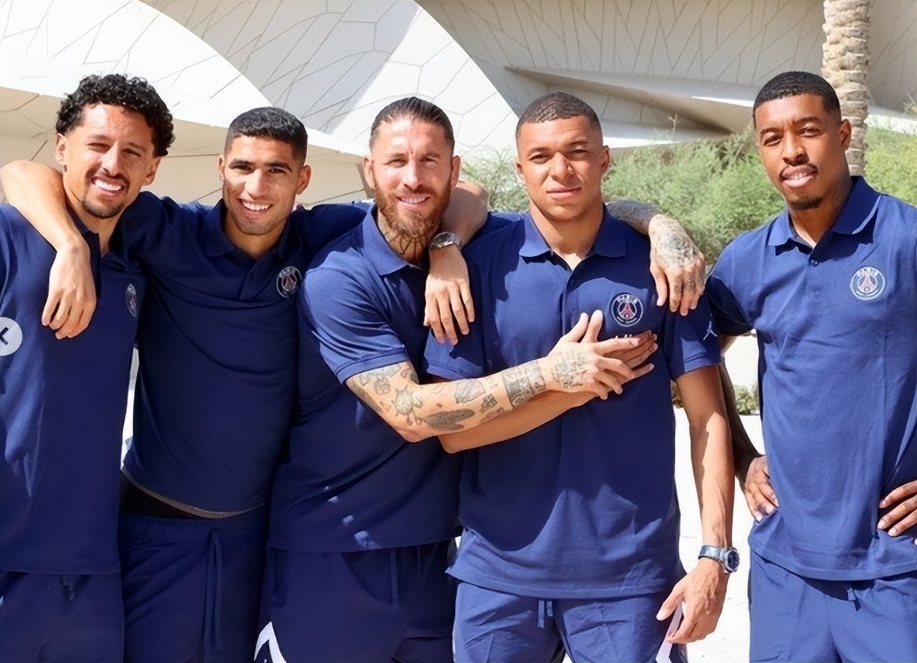 牌更偏向谨 牌更偏向谨